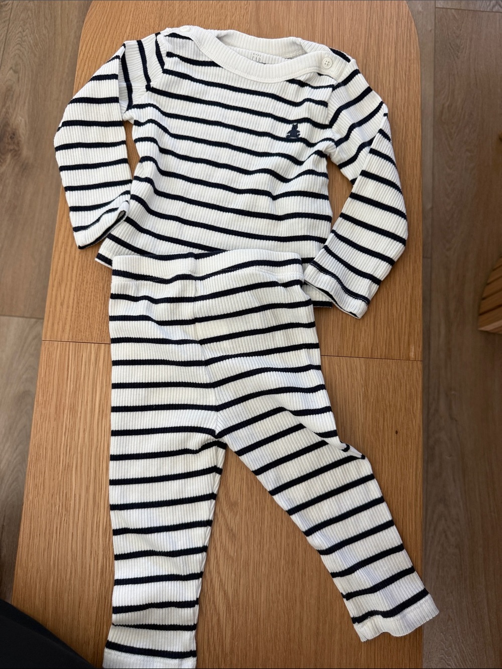6-12m baby Gap navy blue and white striped matching set